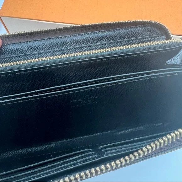 Authentic Louis Vuitton Reversable Brown zippy Wallet❤️ - Picture 8 of 11